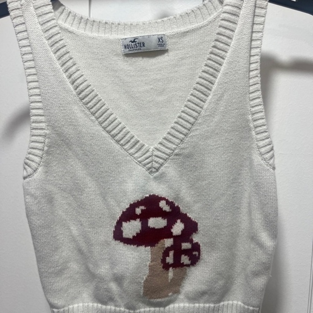 Hollister Cotton Mushroom Motif Pullover Vest in Cream White Size XS